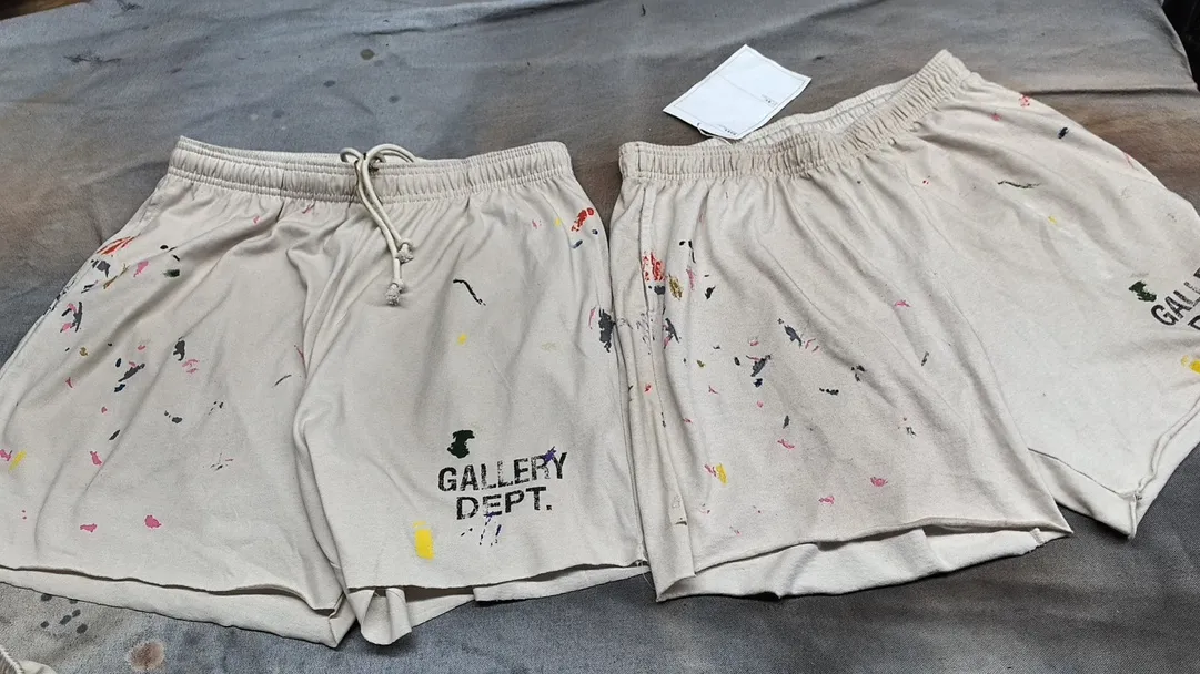 Heavy craftsmanship, the first choice for American boys in summer GALLERY DEPT. INSOMNIA SHORTS/WHITE English mud-dyed and ink-splashed shorts, off-white S-XL, super comfortable and breathable fabric, frees the lower body, heavy wash, mud-dyed and distressed, super complex ink-splashed graffiti